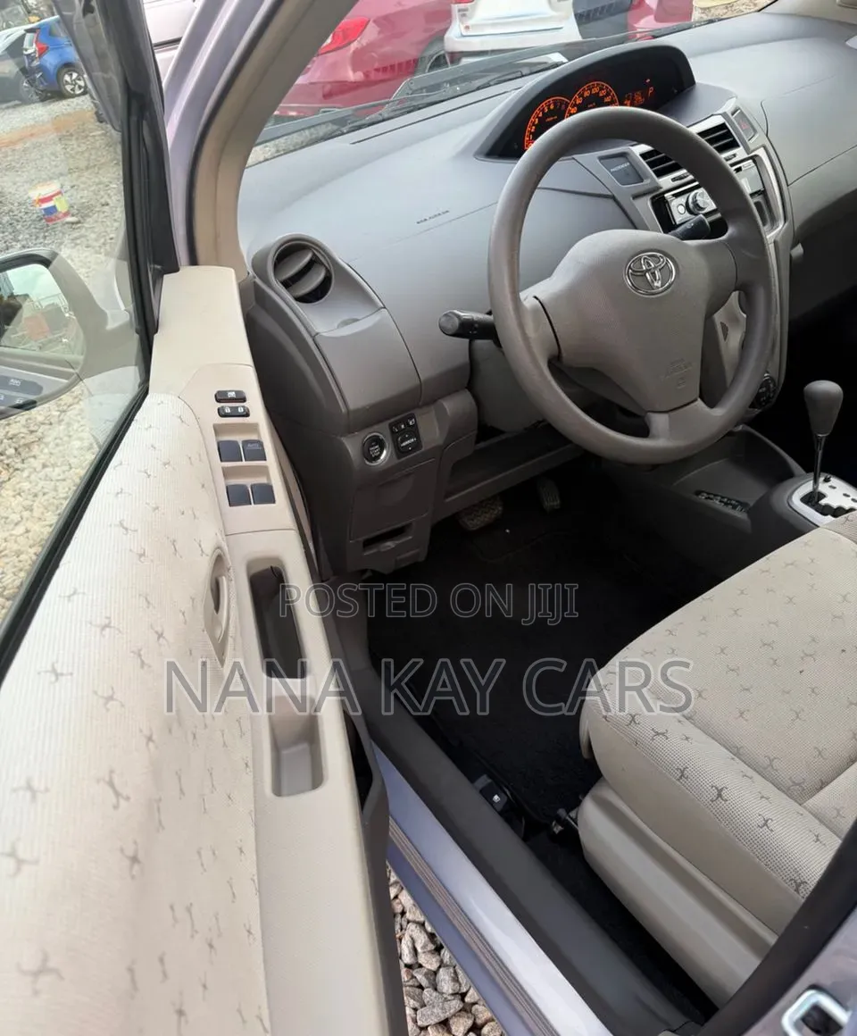 Toyota Vitz 2010