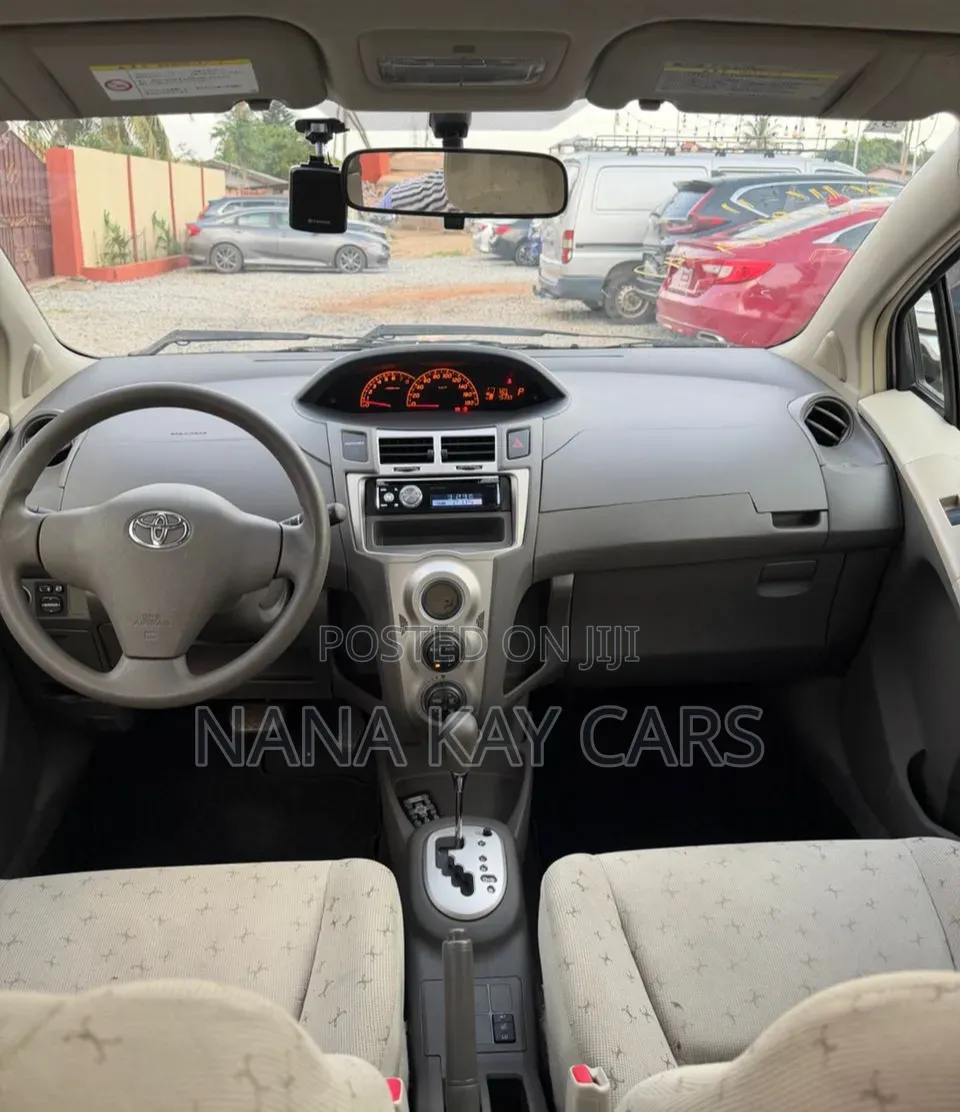 Toyota Vitz 2010