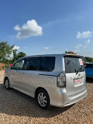 Toyota Voxy 2012 Silver