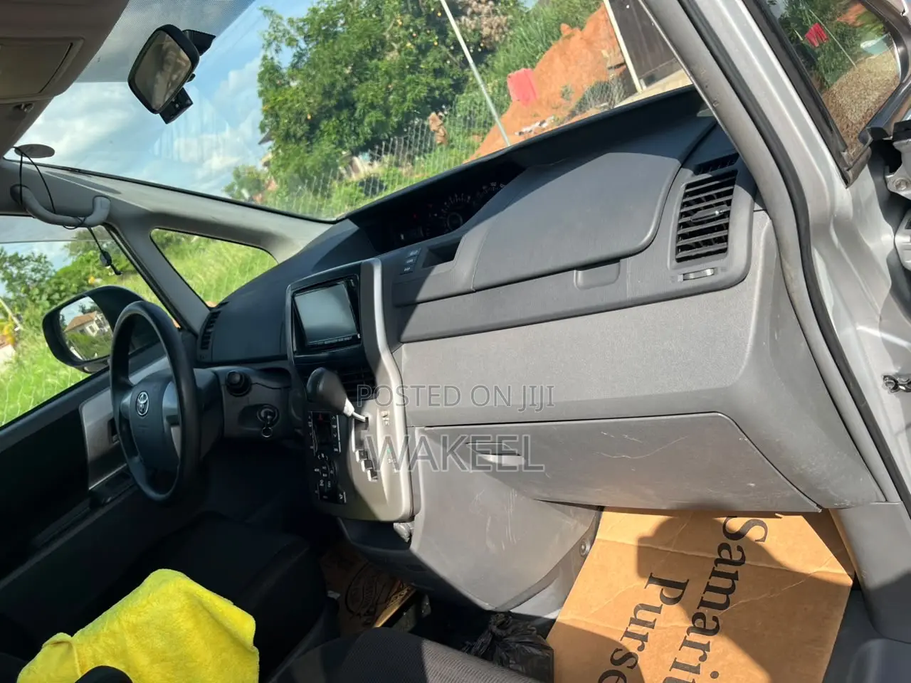 Toyota Voxy 2012 Silver