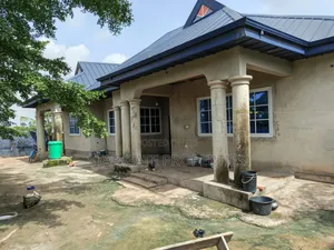 4bdrm House in Adesina Near Kenyasi, Kumasi Metropolitan for sale