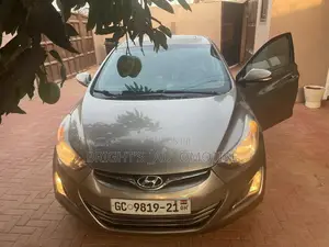 Hyundai Elantra Limited Sedan FWD (1.8L 4cyl 6A) 2016 Gold
