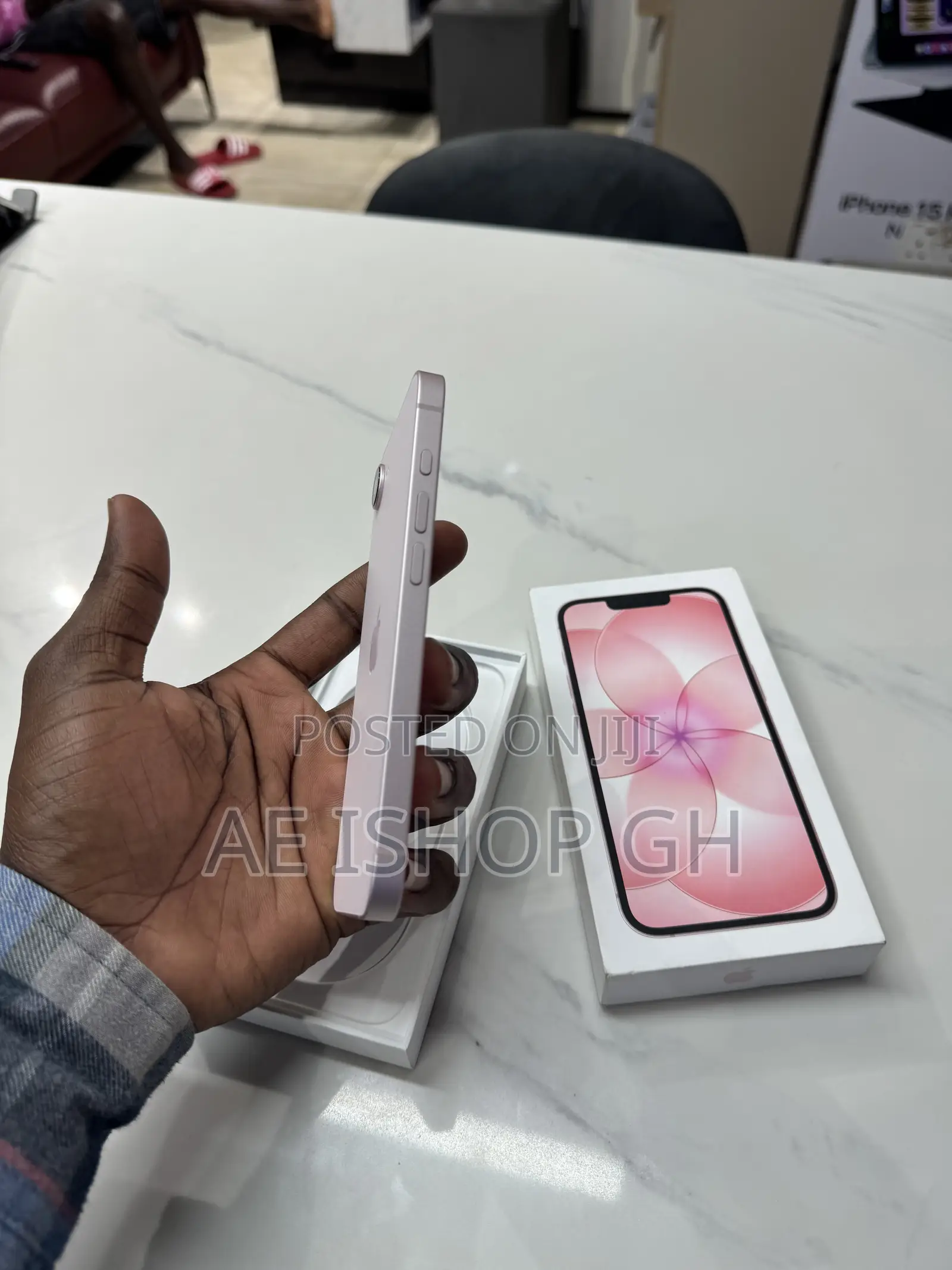 New Apple iPhone 17e 256 GB Pink