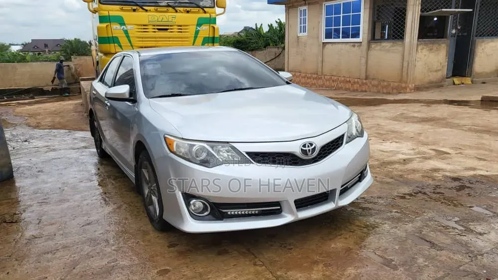 Toyota Camry 2014 Silver