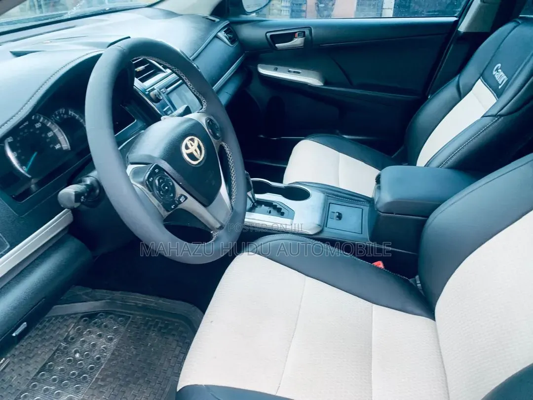 Toyota Camry SE 4dr Sedan (2.5L 4cyl 6A) 2014 Black