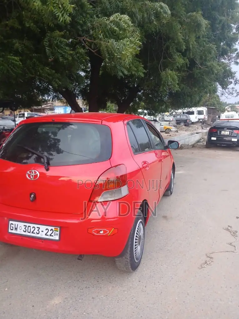 Toyota Vitz 1.3 AWD 5dr 2010 Red