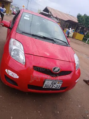 Toyota Vitz 1.3 AWD 5dr 2010 Red