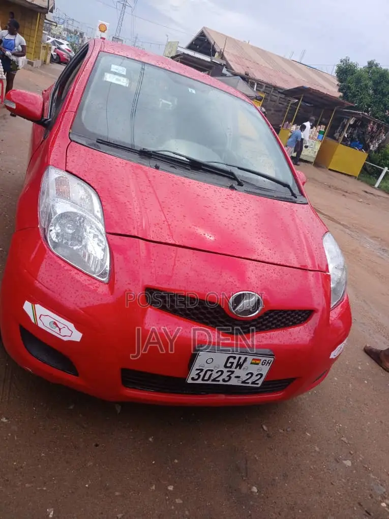 Toyota Vitz 1.3 AWD 5dr 2010 Red