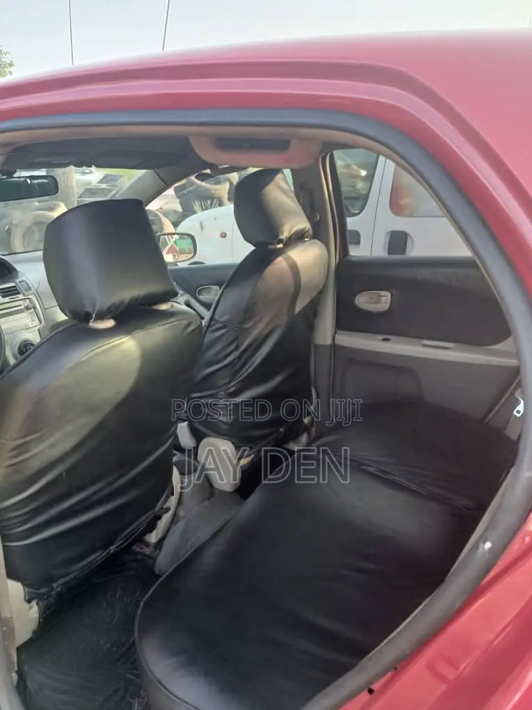Toyota Vitz 1.3 AWD 5dr 2010 Red