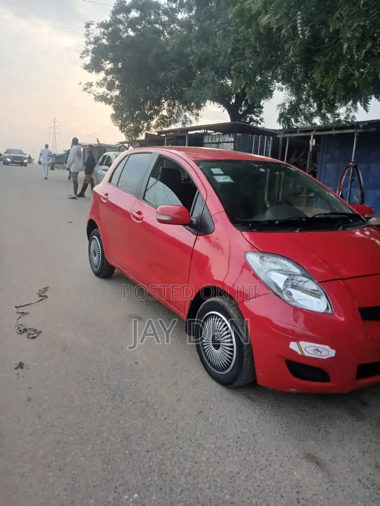 Toyota Vitz 1.3 AWD 5dr 2010 Red