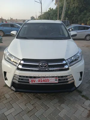Toyota Highlander LE Plus 4dr SUV AWD (3.5L 6cyl 6A) 2015 White