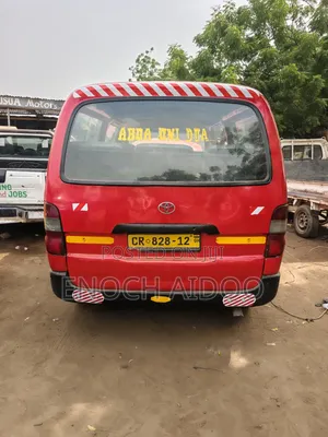 Toyota HiAce 2000 Red