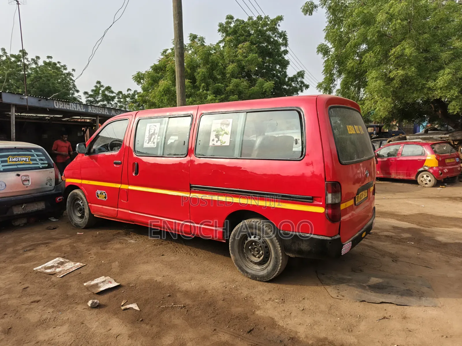 Toyota HiAce 2000 Red