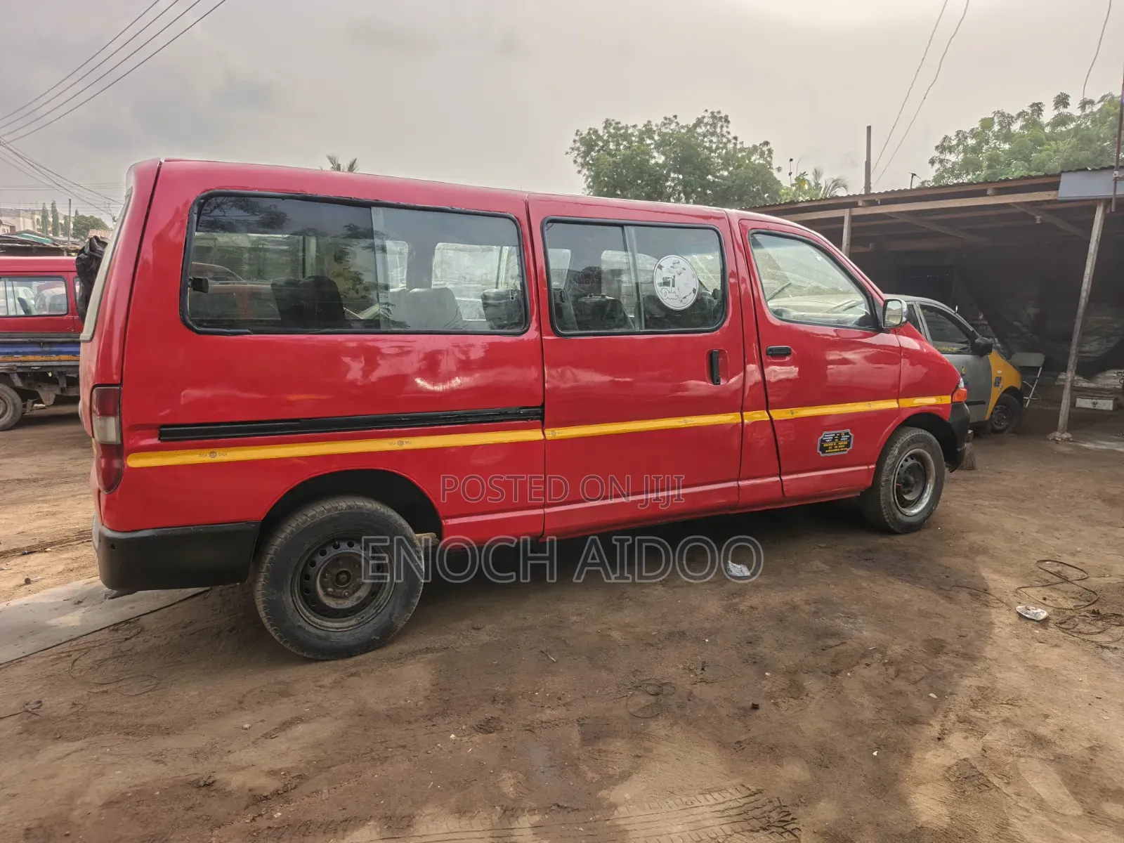 Toyota HiAce 2000 Red