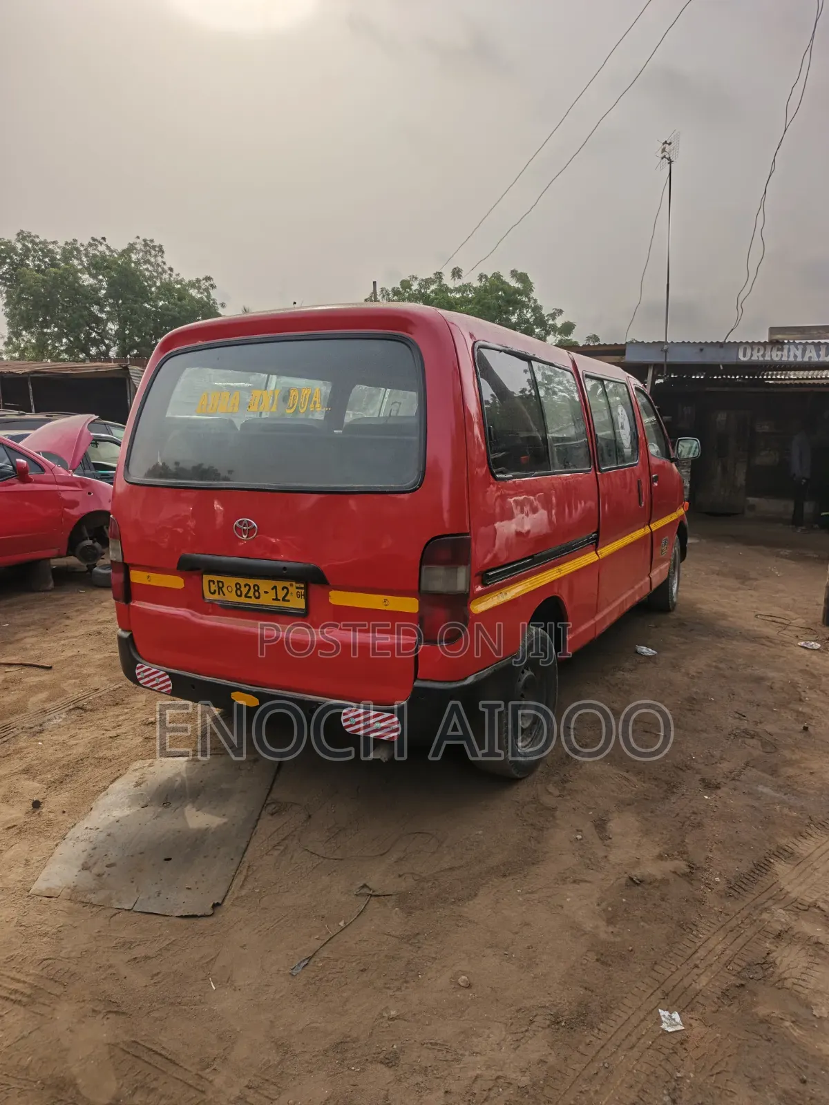 Toyota HiAce 2000 Red