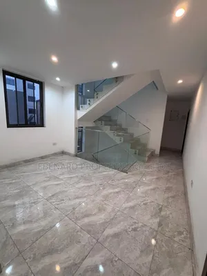 5bdrm Duplex in Ebenard Properties, American House for rent
