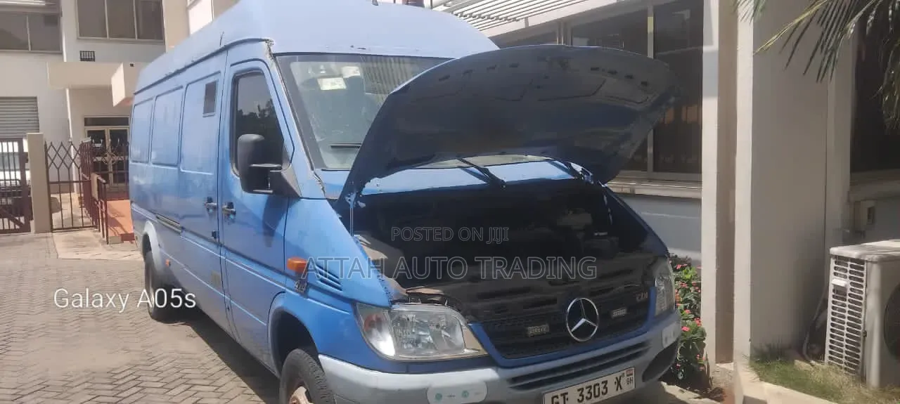 Mercedes-Benz Sprinter 2000 Blue