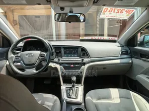 Hyundai Elantra Value Edition Sedan FWD (2.0L 4cyl 6A) 2017 Silver