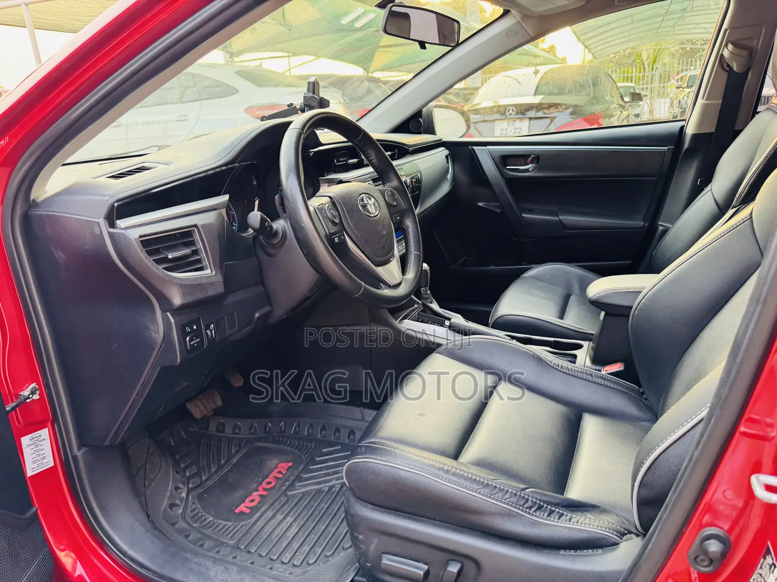 Toyota Corolla LE Premium 4dr Sedan (1.8L 4cyl CVT) 2016 Red