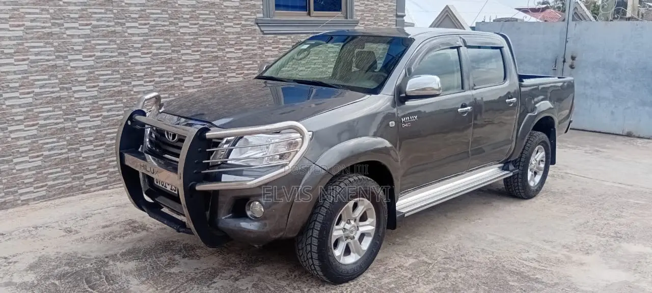 Toyota Hilux 3.0 D-4D 4x4 2013 Gray
