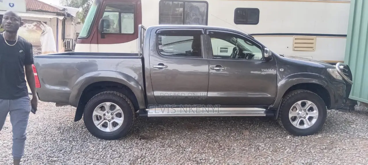 Toyota Hilux 3.0 D-4D 4x4 2013 Gray