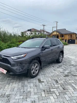 Toyota RAV4 XLE 2025 Gray