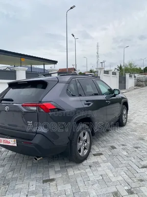 Toyota RAV4 XLE 2025 Gray