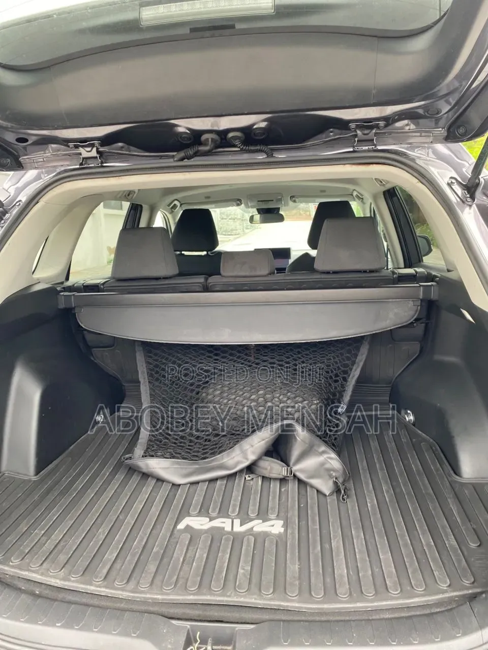 Toyota RAV4 XLE 2025 Gray