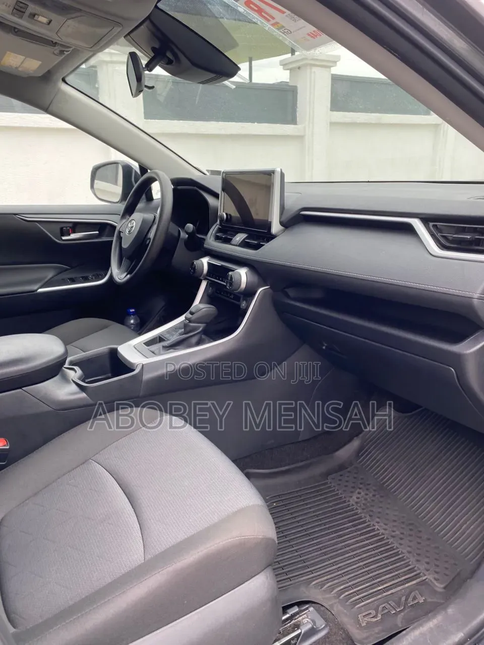 Toyota RAV4 XLE 2025 Gray