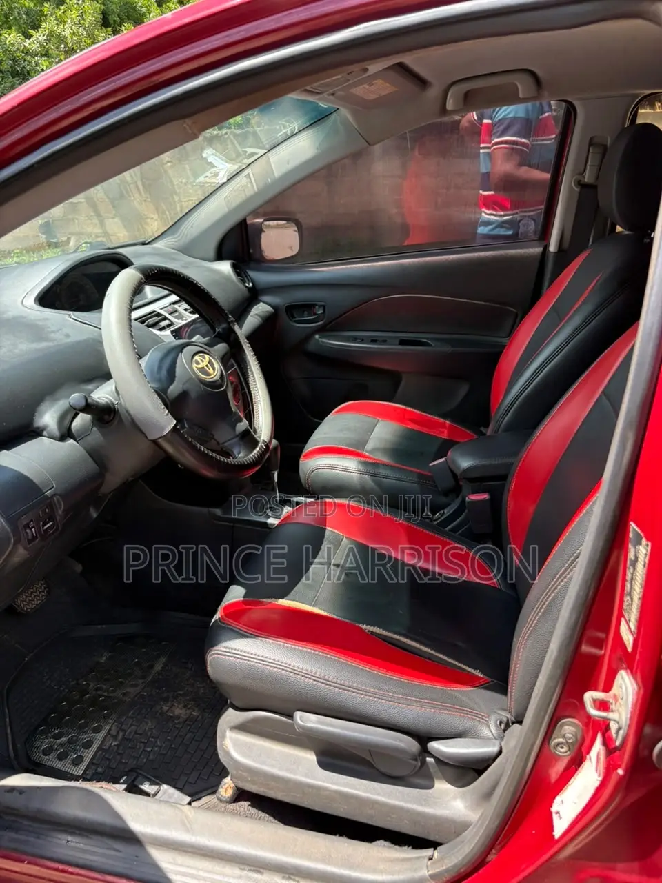 Toyota Yaris Base Sedan 4dr 2010 Red