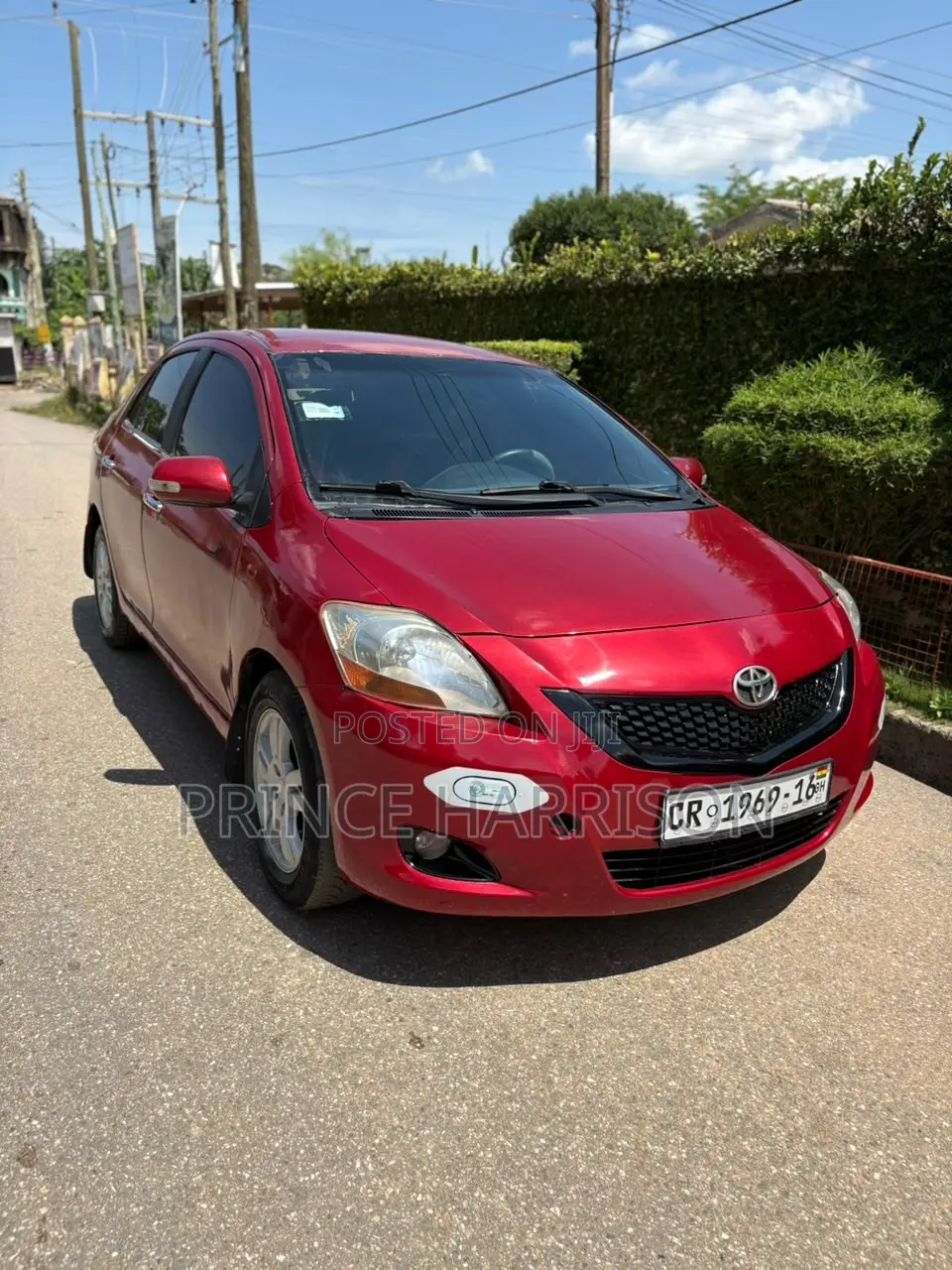 Toyota Yaris Base Sedan 4dr 2010 Red