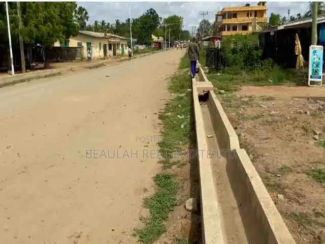 Roadside Land for Sale – Ada Foah (Opposite Pandora