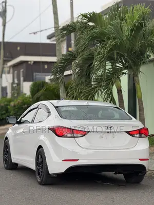 Hyundai Elantra Sport Sedan FWD (2.0L 4cyl 6A) 2016 White