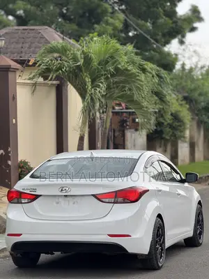 Hyundai Elantra Sport Sedan FWD (2.0L 4cyl 6A) 2016 White