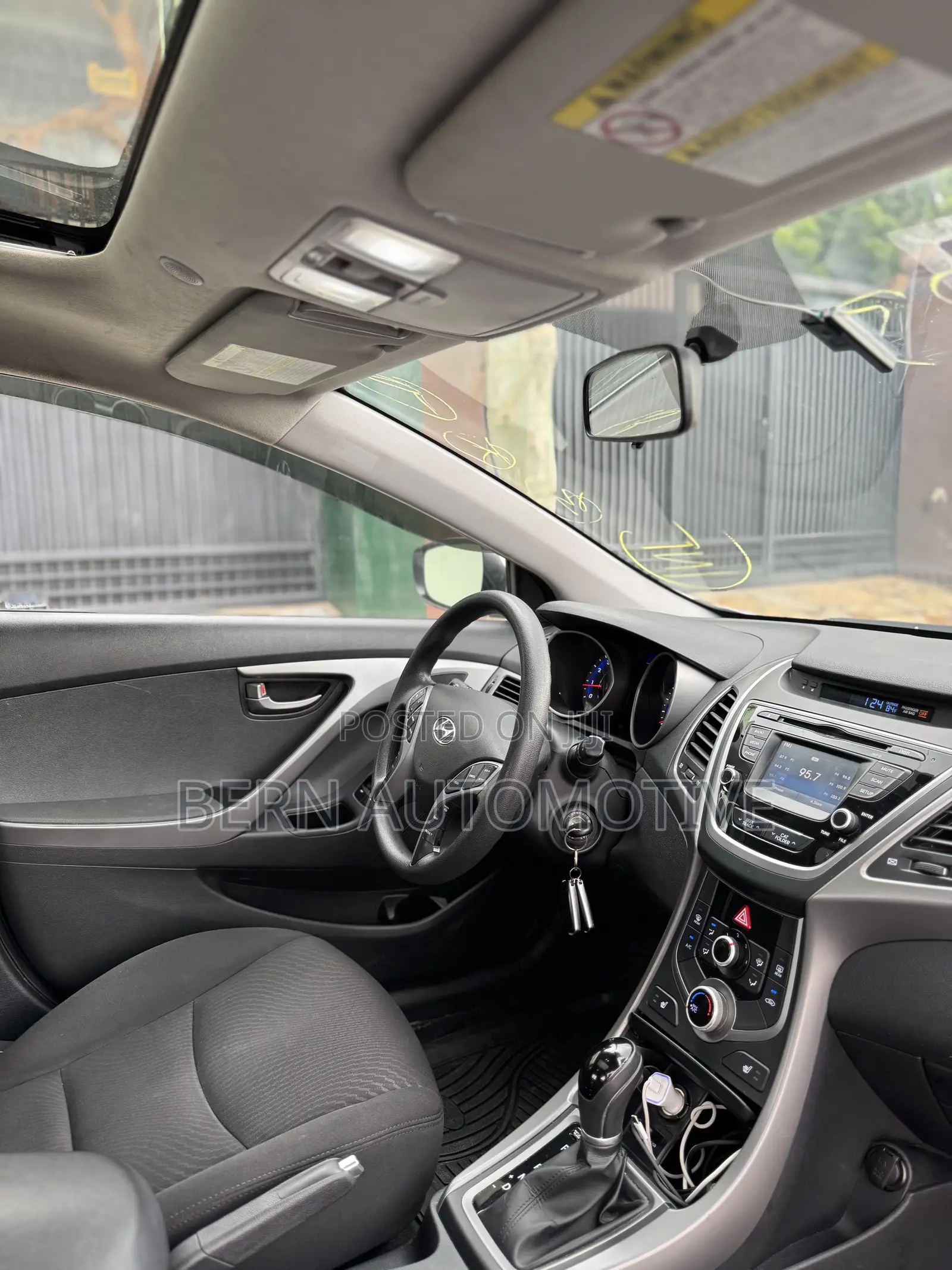Hyundai Elantra Sport Sedan FWD (2.0L 4cyl 6A) 2016 White