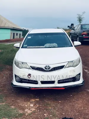 Toyota Camry LE 4dr Sedan w/Prod. End 11/13 (2.5L 4cyl 6A) 2014 White