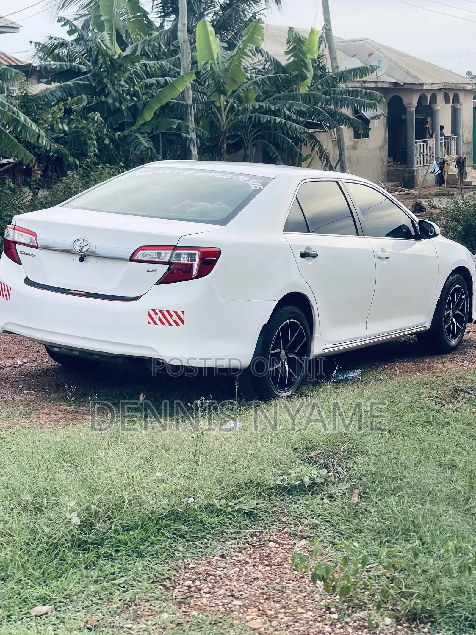 Toyota Camry LE 4dr Sedan w/Prod. End 11/13 (2.5L 4cyl 6A) 2014 White