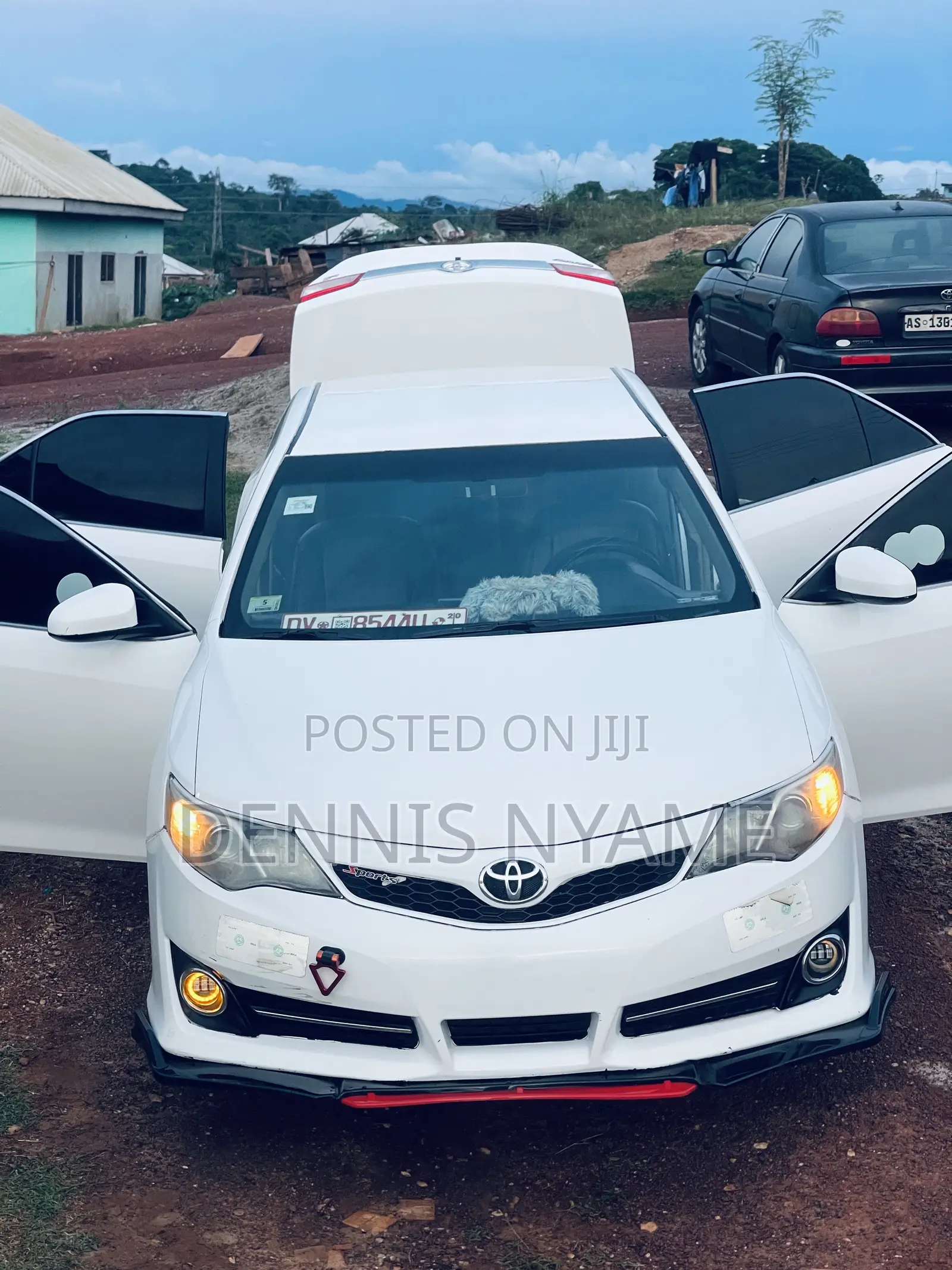 Toyota Camry LE 4dr Sedan w/Prod. End 11/13 (2.5L 4cyl 6A) 2014 White