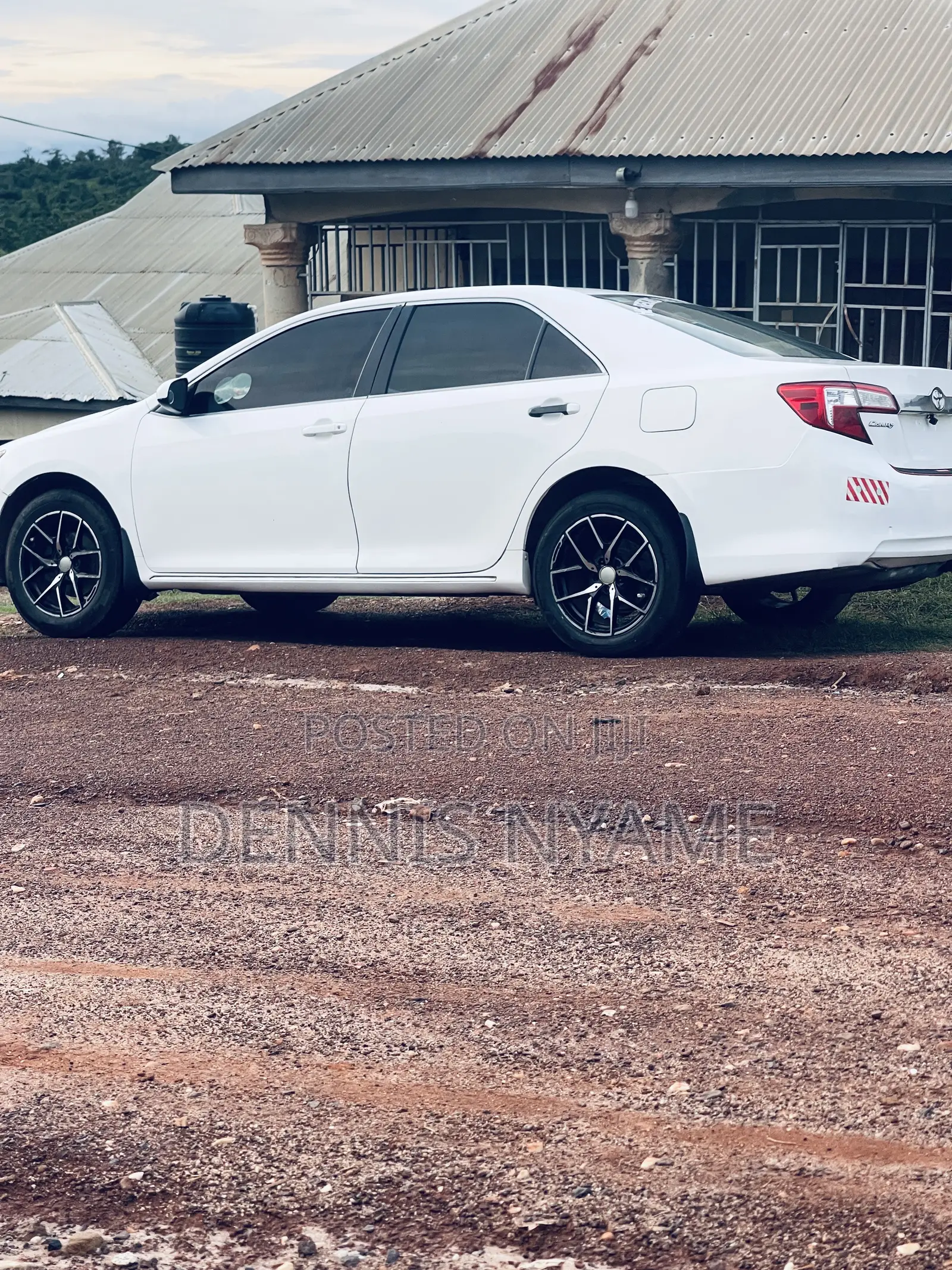 Toyota Camry LE 4dr Sedan w/Prod. End 11/13 (2.5L 4cyl 6A) 2014 White