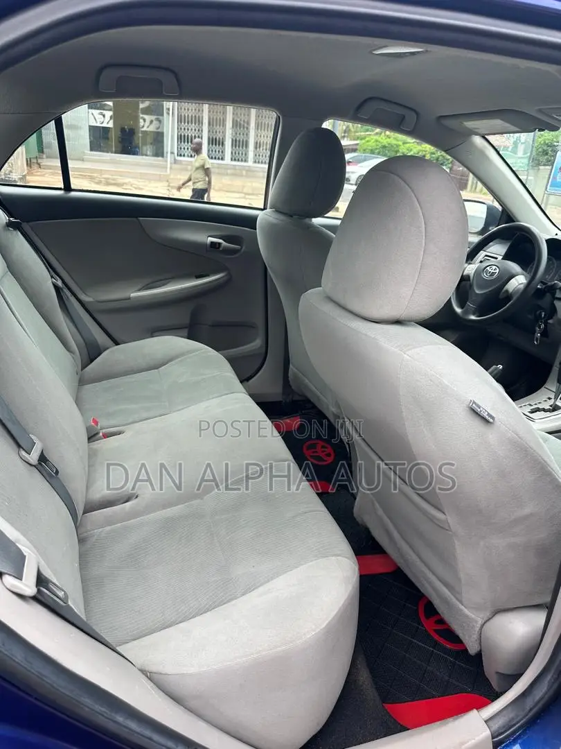Toyota Corolla LE 4dr Sedan (1.8L 4cyl 4A) 2013 Blue