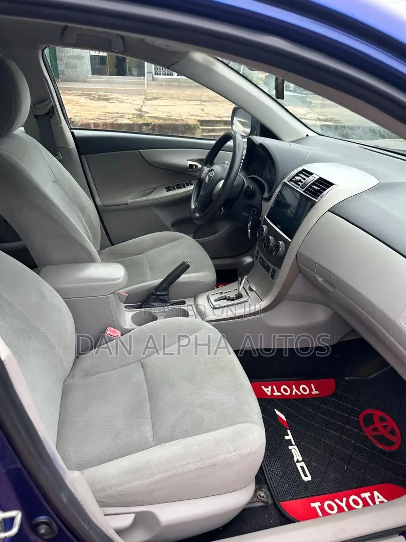 Toyota Corolla LE 4dr Sedan (1.8L 4cyl 4A) 2013 Blue