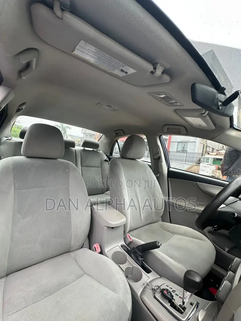 Toyota Corolla LE 4dr Sedan (1.8L 4cyl 4A) 2013 Blue