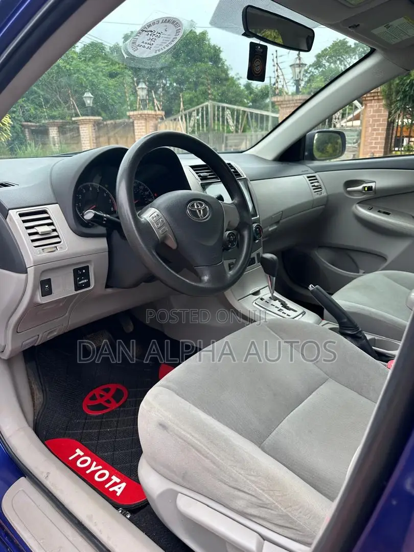 Toyota Corolla LE 4dr Sedan (1.8L 4cyl 4A) 2013 Blue