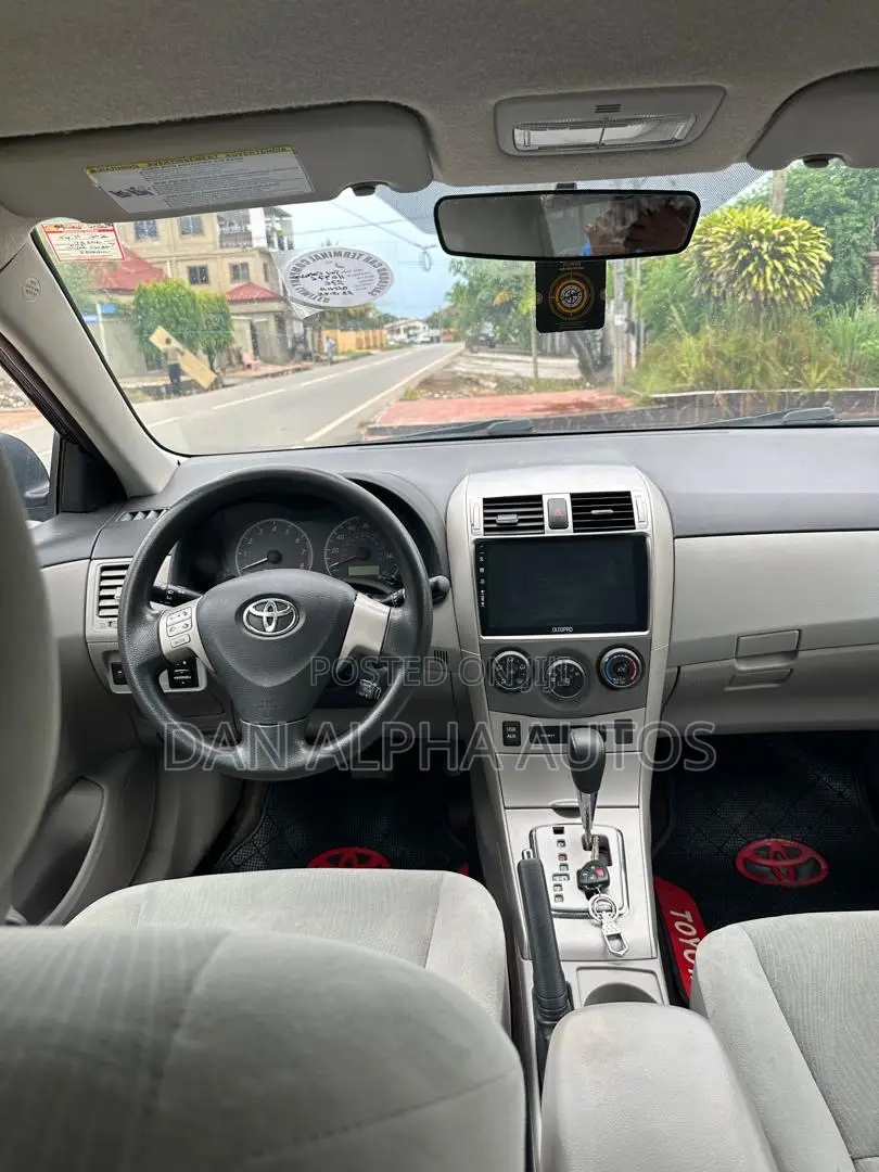 Toyota Corolla LE 4dr Sedan (1.8L 4cyl 4A) 2013 Blue