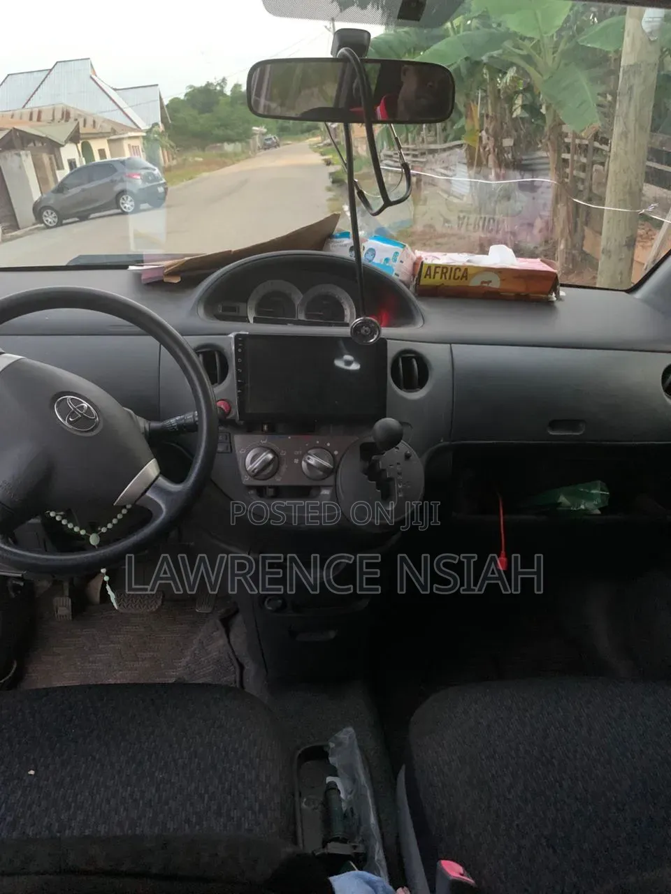 Toyota Sienta 1.5 FWD 2012 Silver