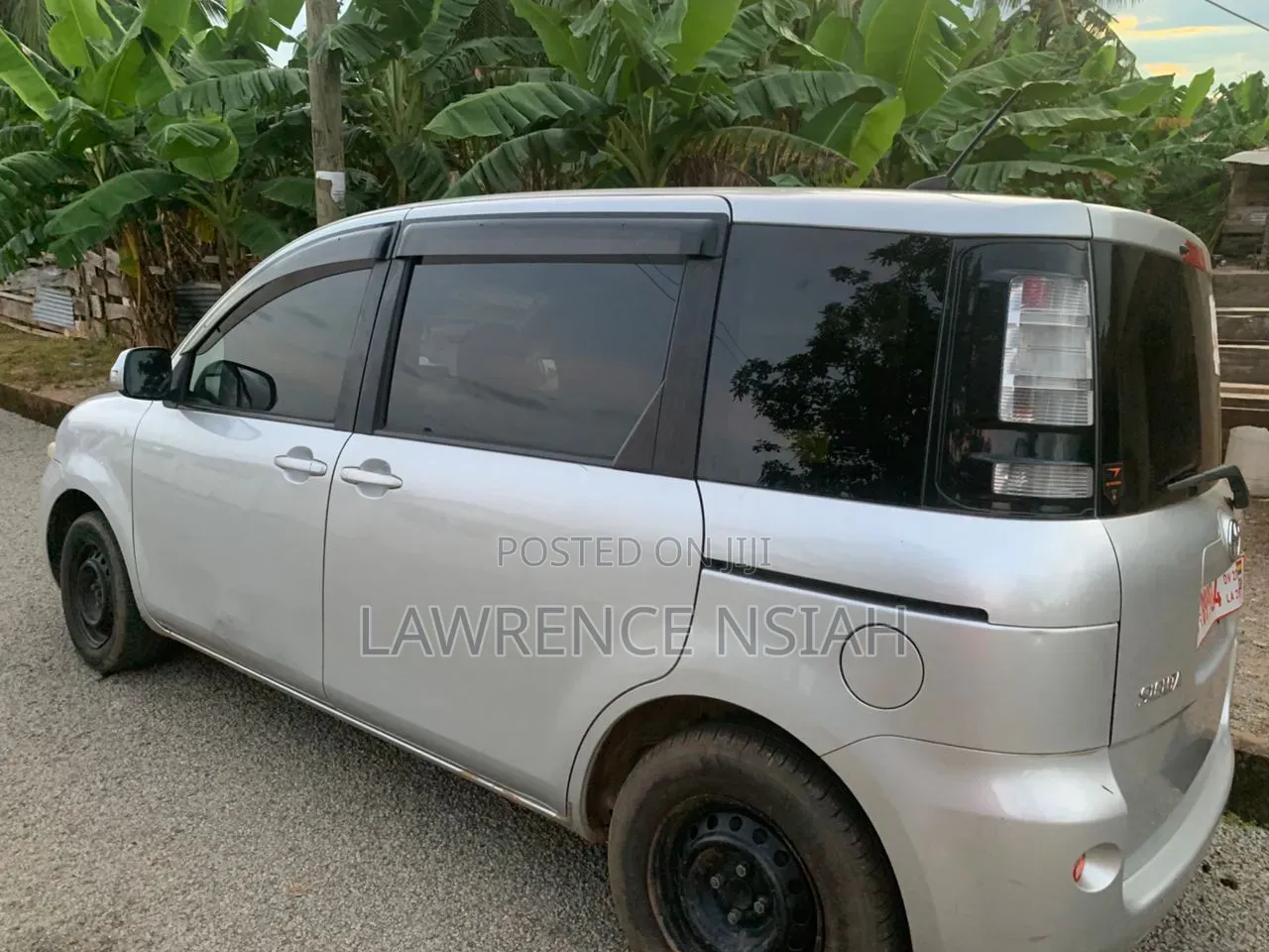 Toyota Sienta 1.5 FWD 2012 Silver