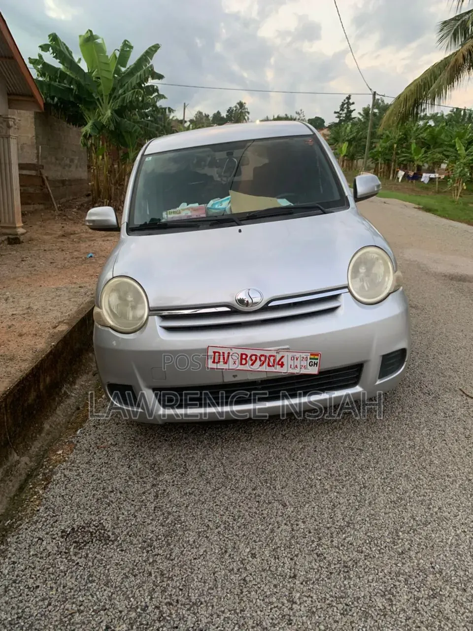 Toyota Sienta 1.5 FWD 2012 Silver