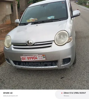 Toyota Sienta 1.5 FWD 2012 Silver