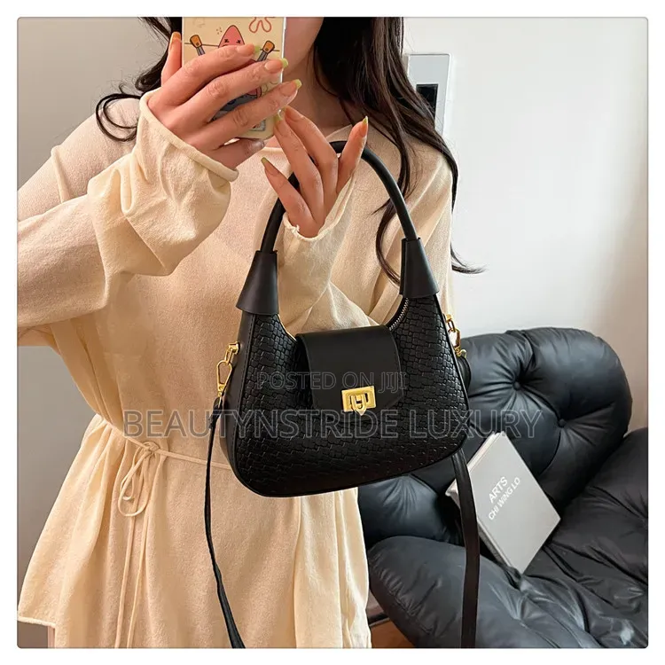 Crescent Bag Retro Crossbody Bag