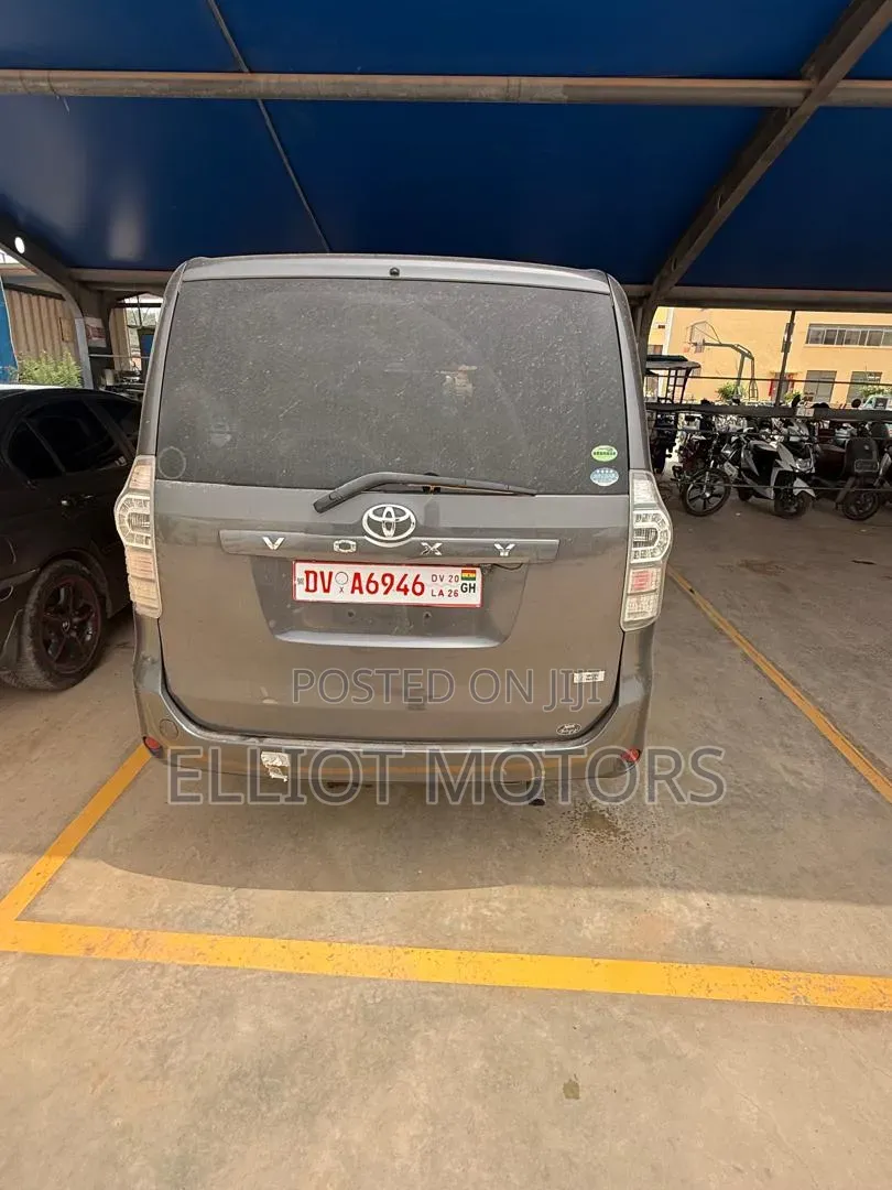 Toyota Voxy 2013 Black